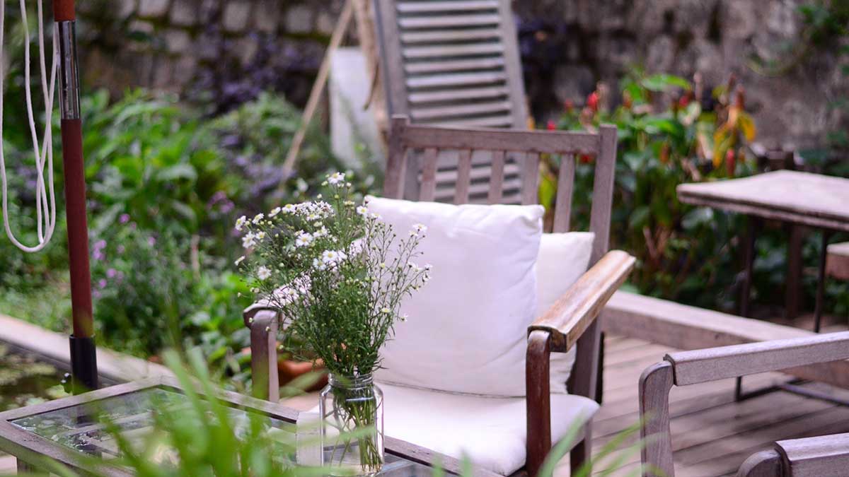 Zitje in de tuin